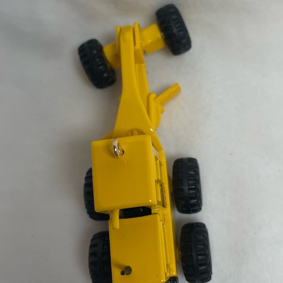 TONKA Road Grader Hallmark Ornament - Picture 4 of 9